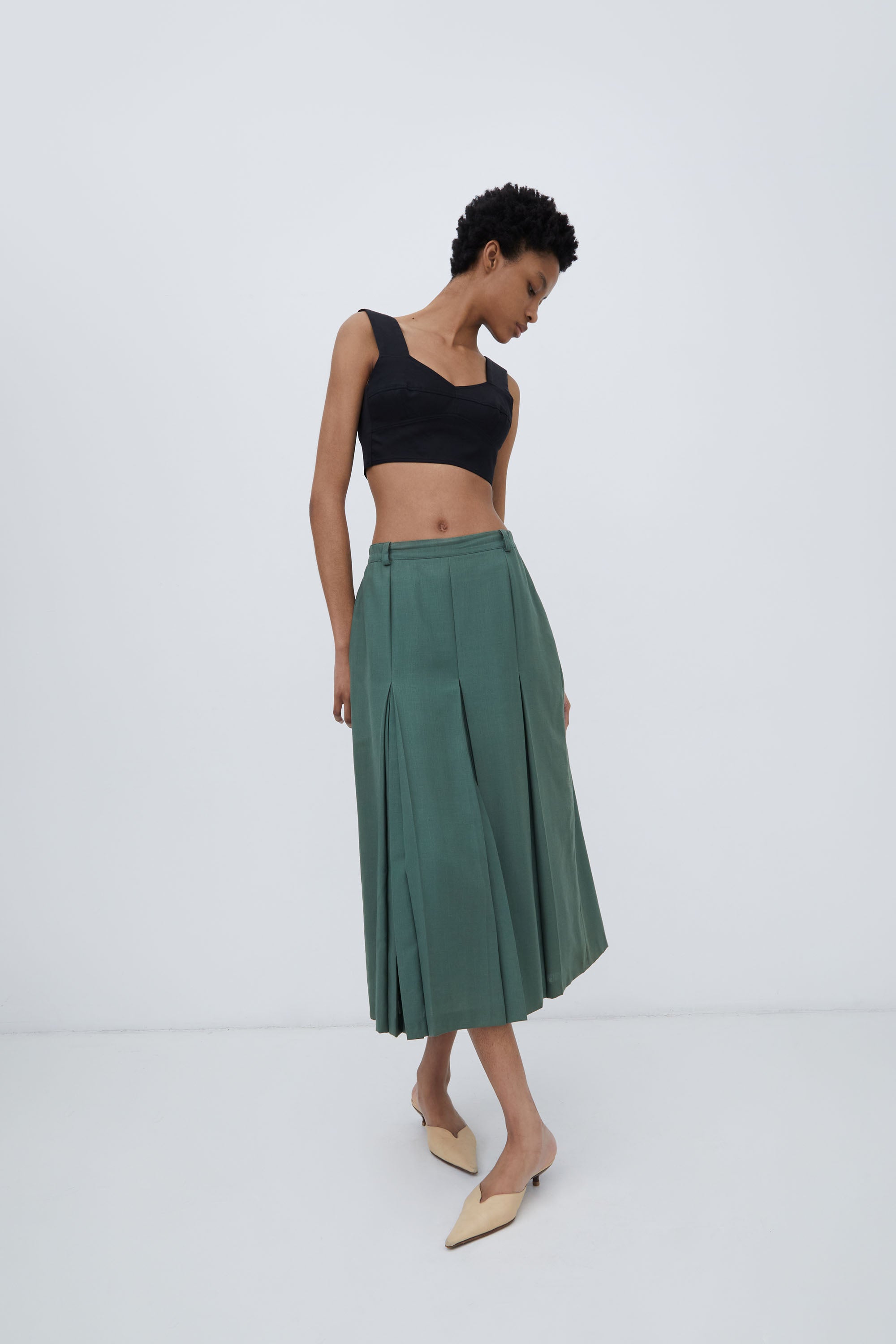 DEEP PLEATED SKIRT