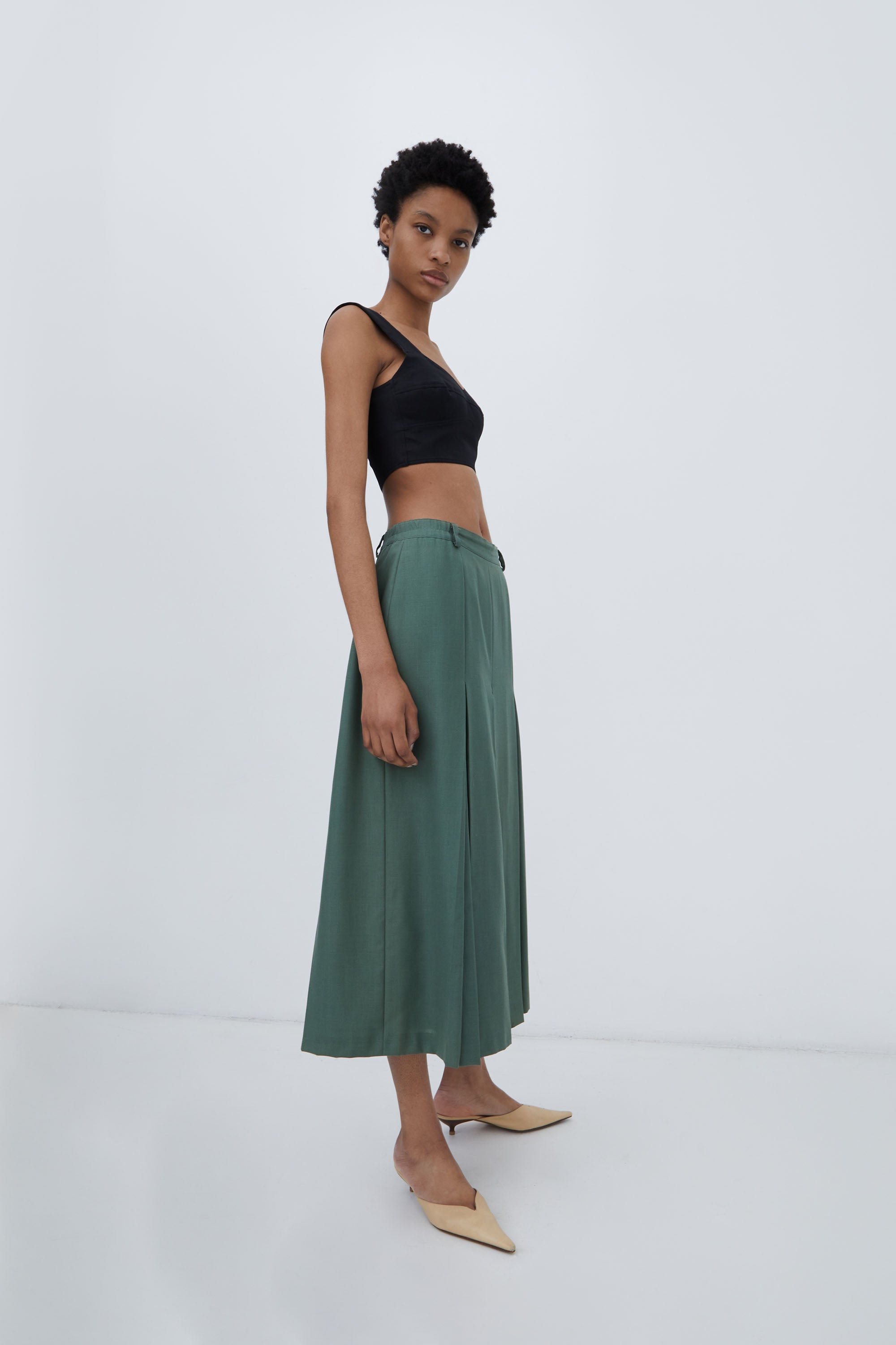 DEEP PLEATED SKIRT